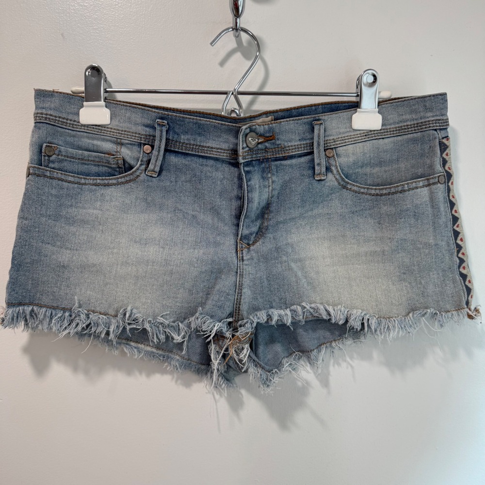 Roxy denim jean shorts size 31, embroidered Aztec, stretch, beach, boho,‎